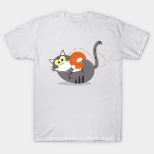 Cat love play with yarn ball T-Shirt